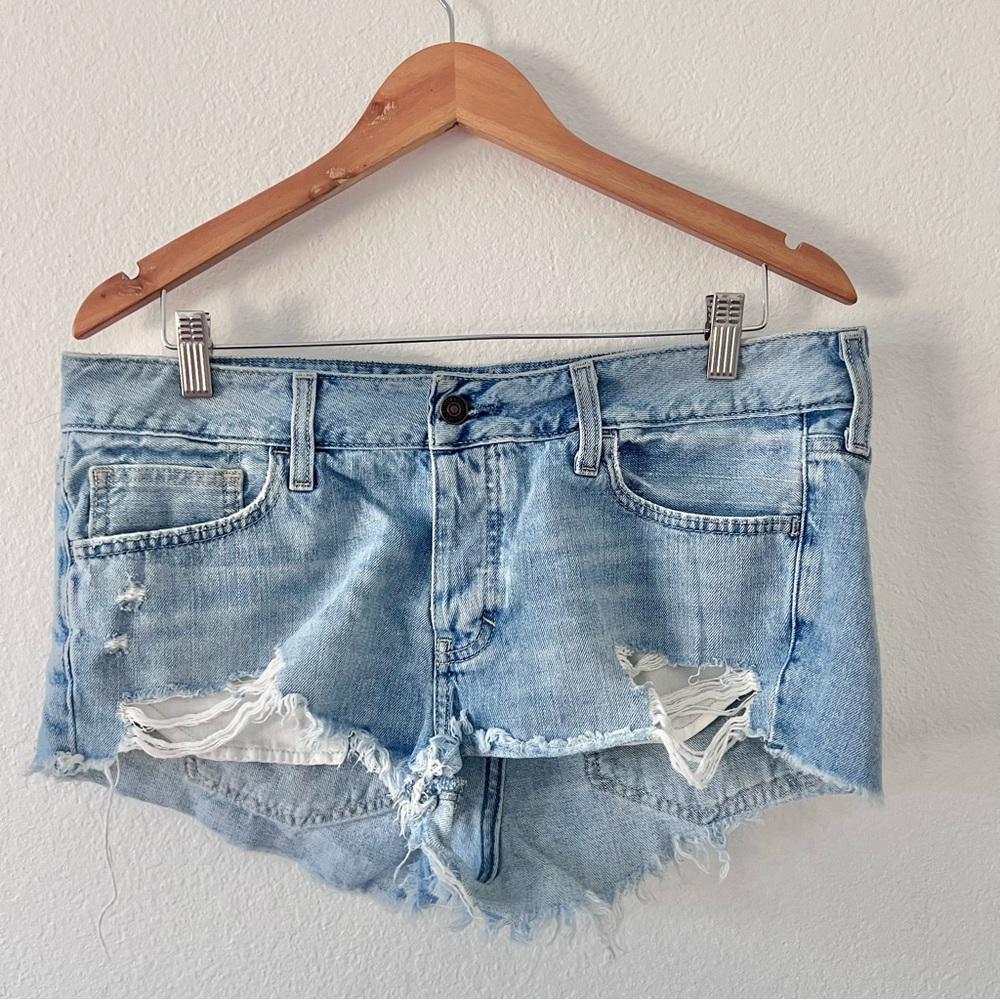 Abercrombie & Fitch Light Wash Distressed Denim Shorts Sz 10/30